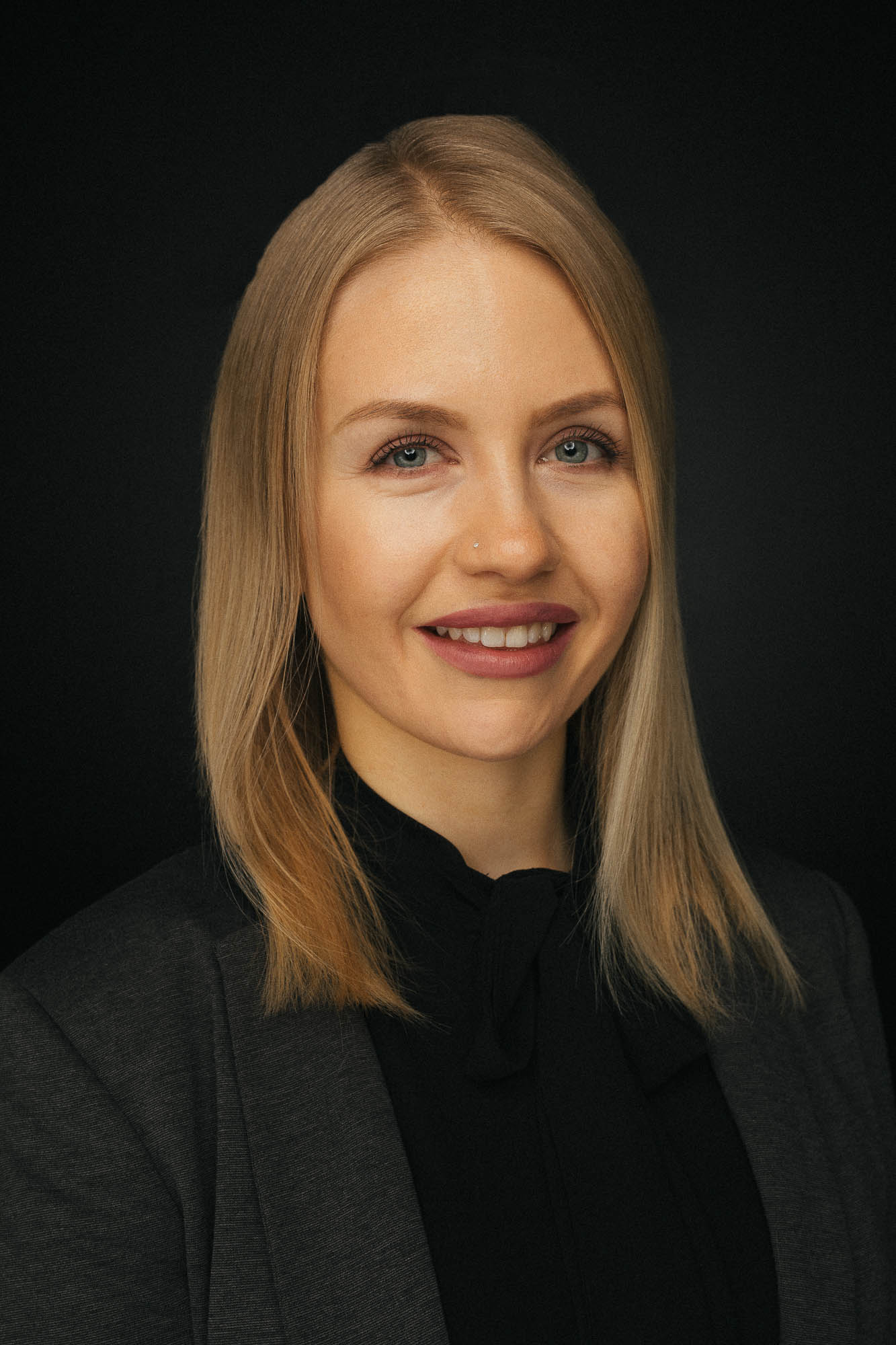 Export x3 Headshot  06222 Dez 01 2019 Bearbeitet 2 Headshots 2019  Miro Nicole Nadine